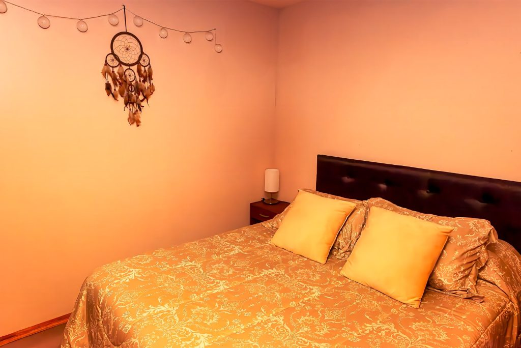 Habitación con cama doble